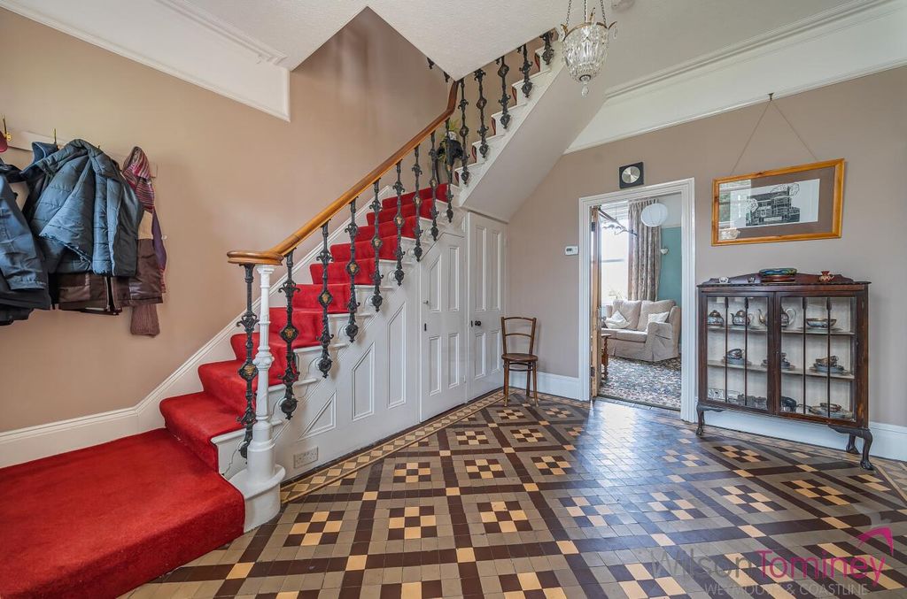 Property photo 2 of 23 26c2d051-Ac8B-4653-9d88-86d9A42B0c28.Jpg