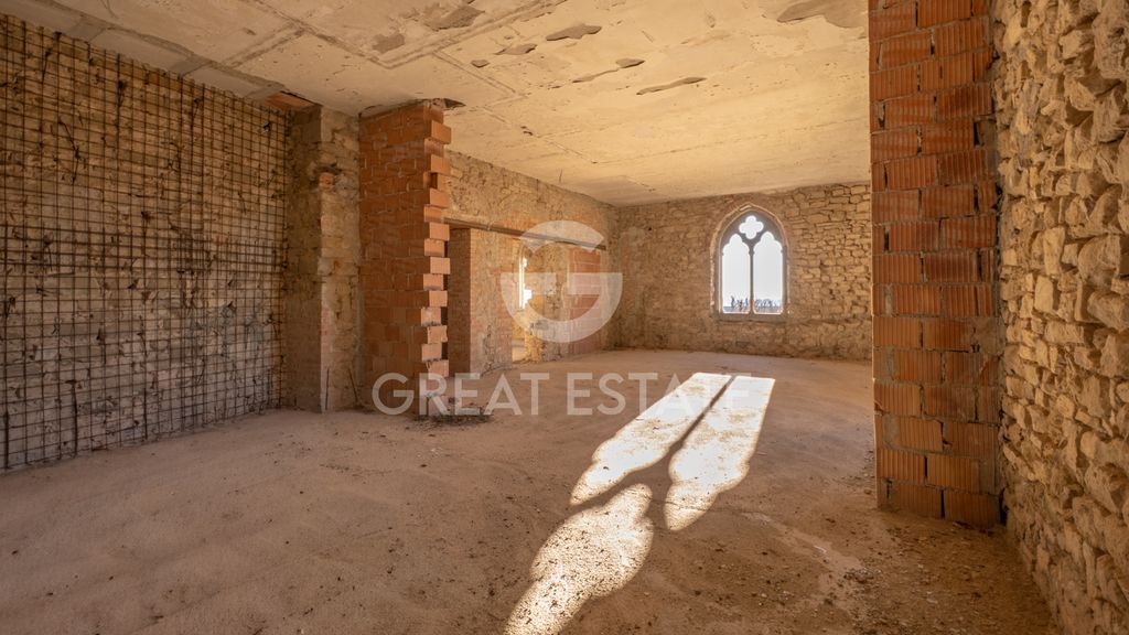 Property photo 2 of 48 Interiors