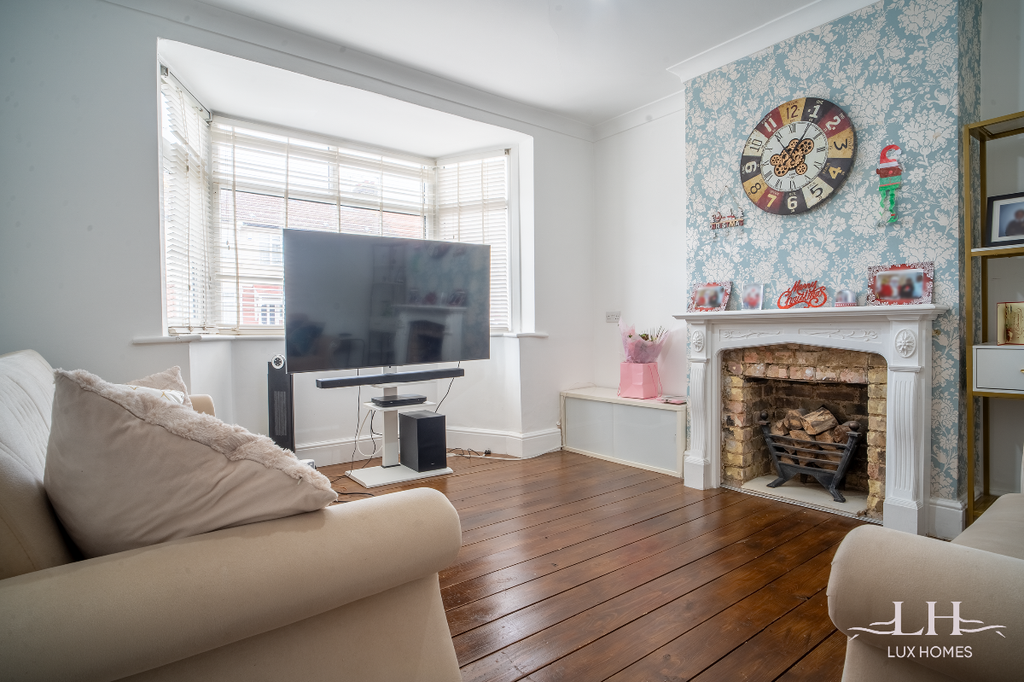 Property photo 2 of 20