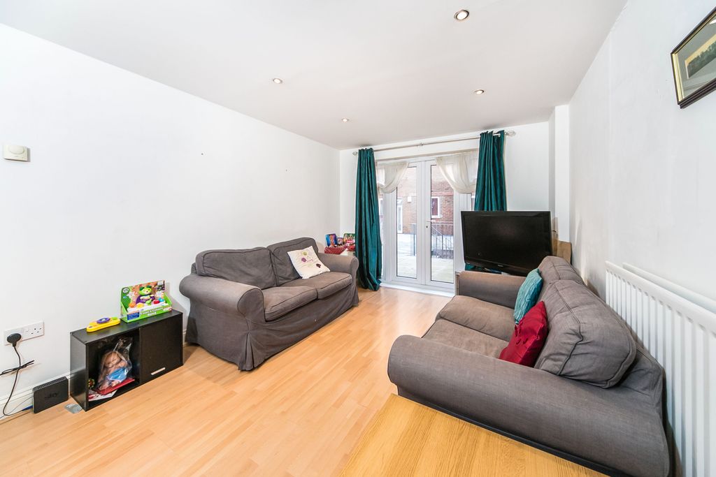 Property photo 2 of 13 F3Cbabaf-d870-4F81-B