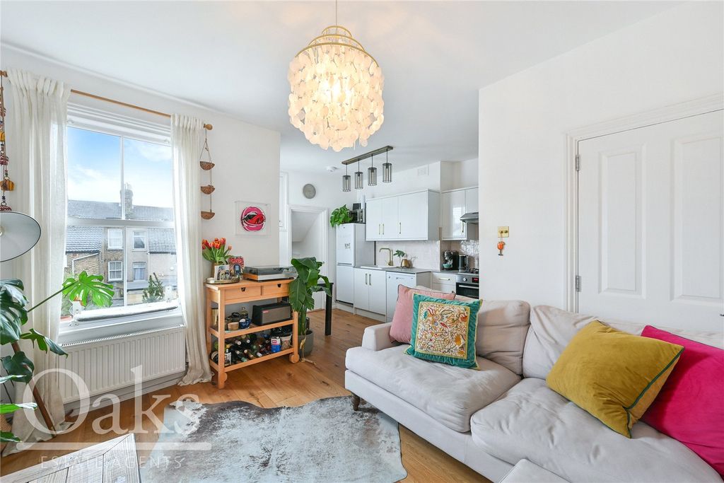 Property photo 2 of 11 Picture No. 17