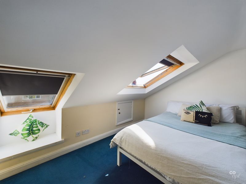 Property photo 3 of 10 Bed