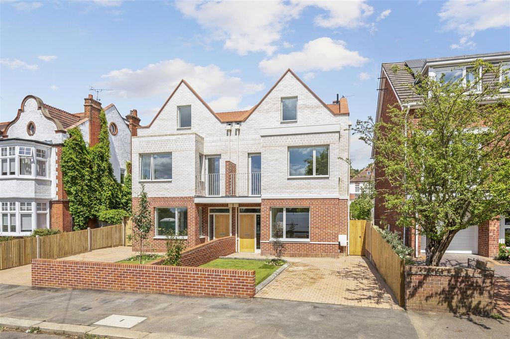 Property photo 1 of 32 48A Melbury Gardens,1.Jpg