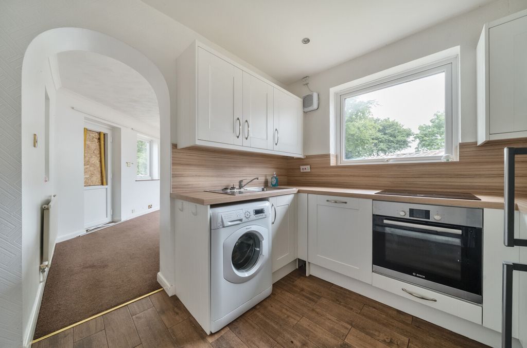 Property photo 3 of 19 1305373-18-683Ef7...