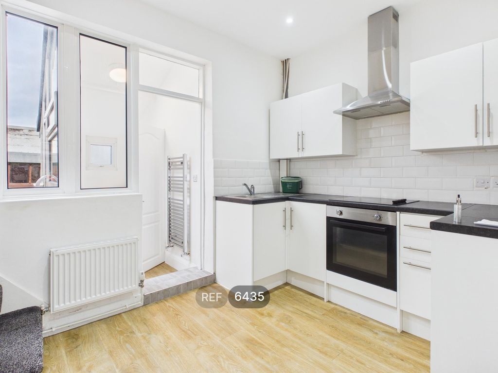 Property photo 2 of 25 Kitchen