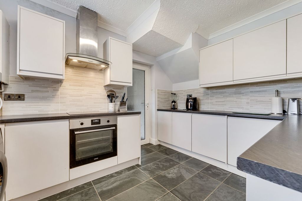 Property photo 2 of 25