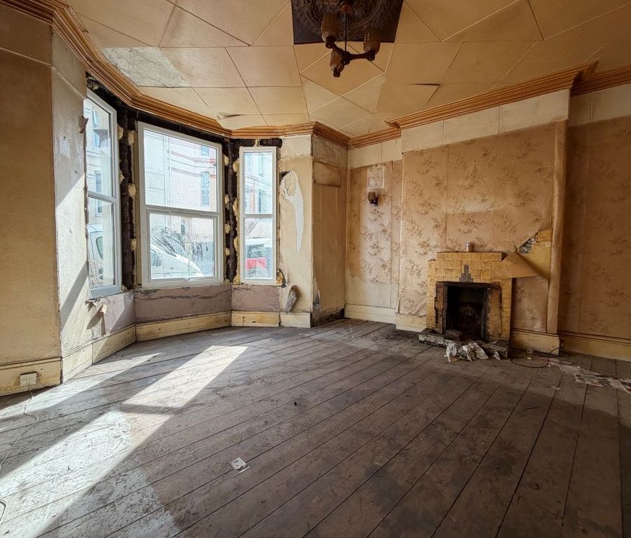 Property photo 2 of 11