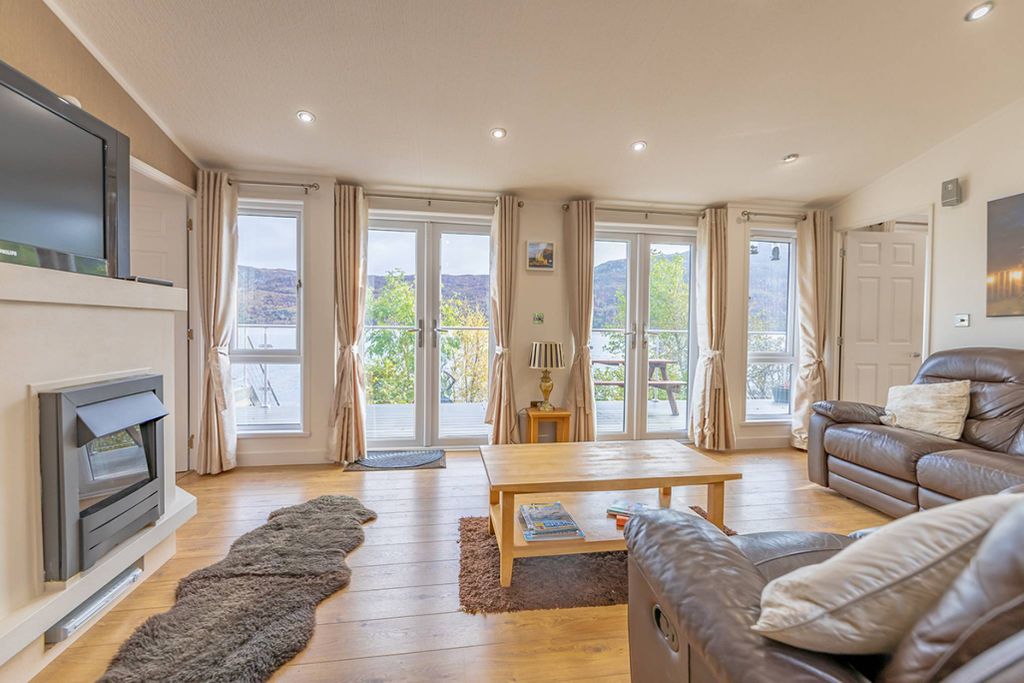 Property photo 2 of 28