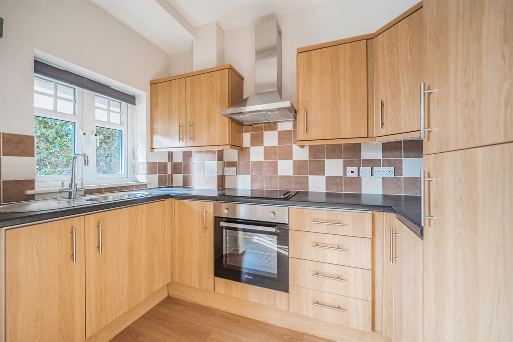 Property photo 2 of 9 Kitchen