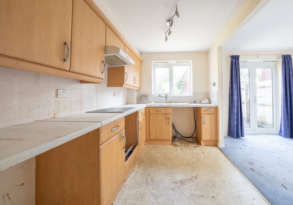 Property photo 2 of 23