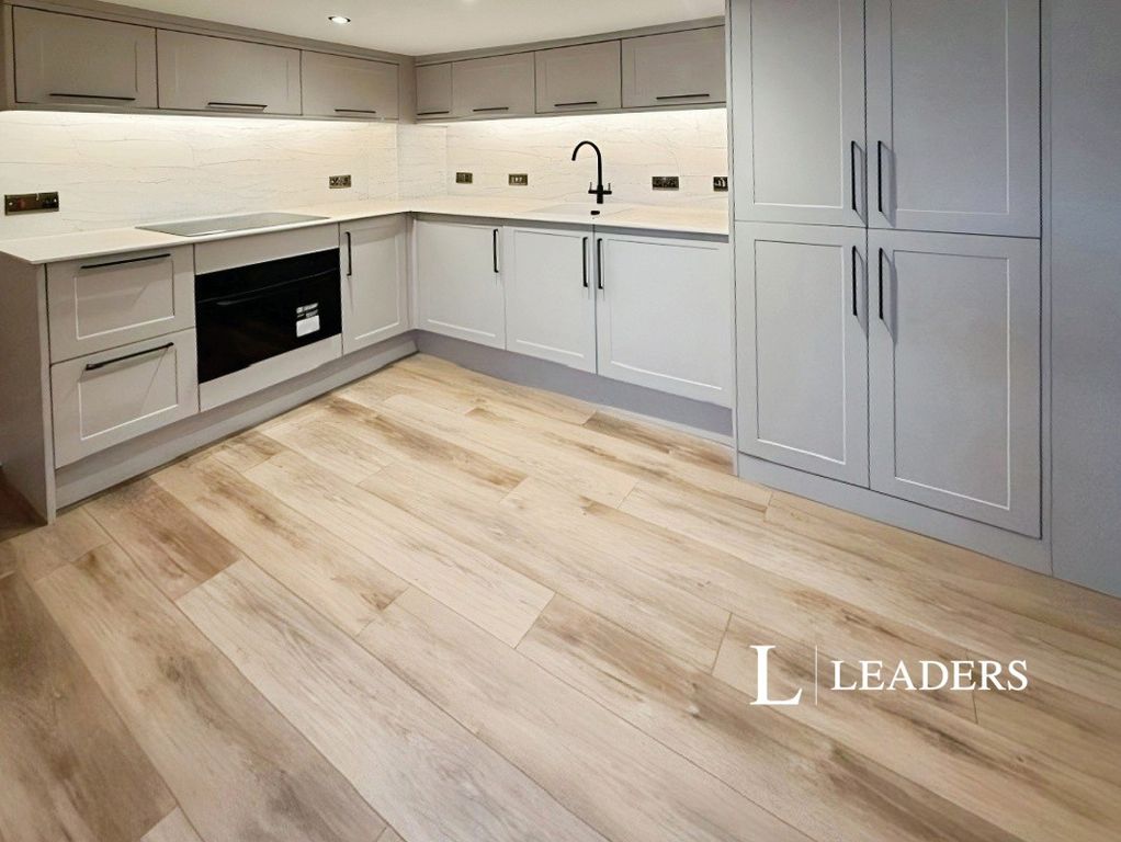 Property photo 1 of 10 Kitchen