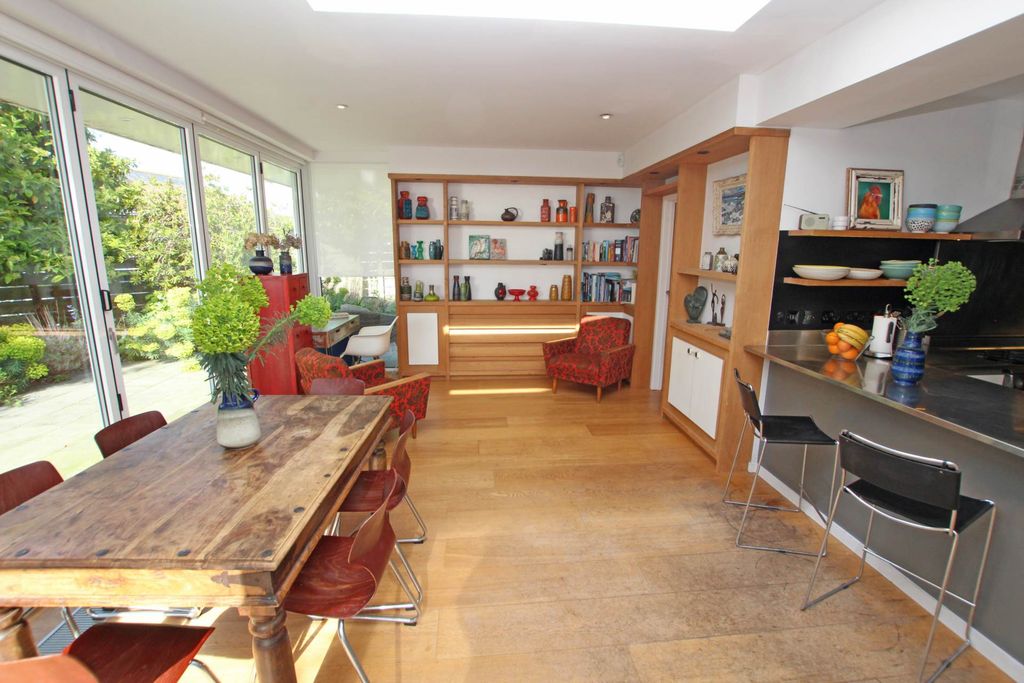 Additional image 15 of 3 bed detached house for saleHolywell Close, Eastbourne BN20