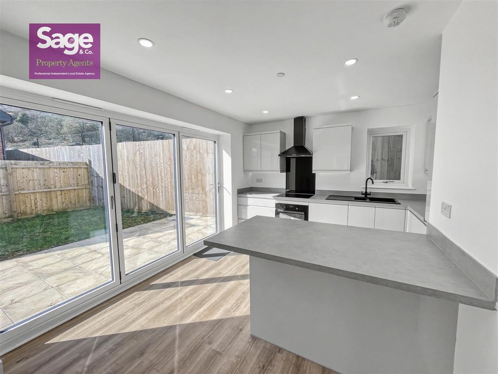 Property photo 2 of 32