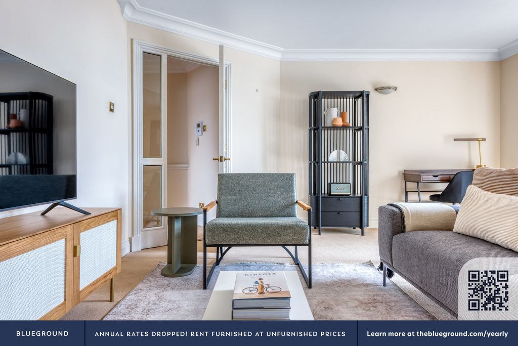 Property photo 3 of 25 Living Room