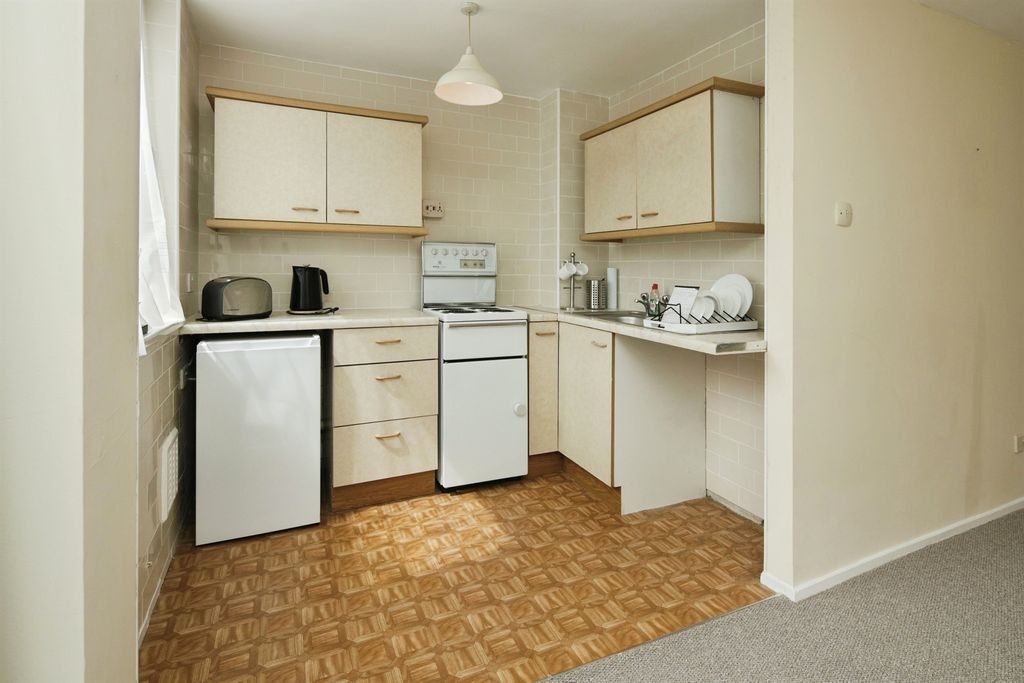 Property photo 3 of 14