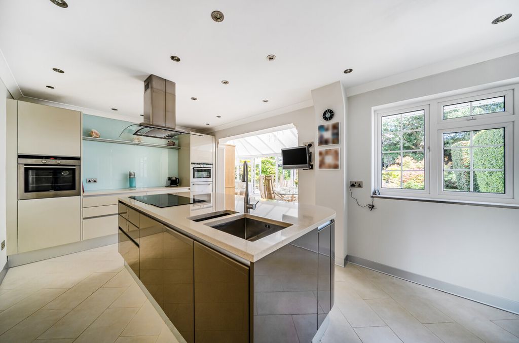 Property photo 3 of 17 1335977-10-689F16...