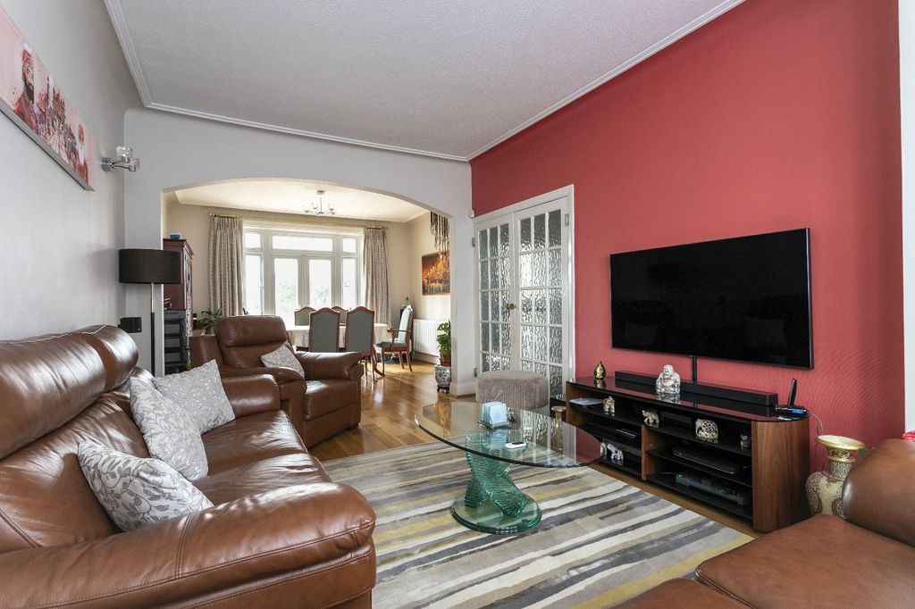 Property photo 3 of 27