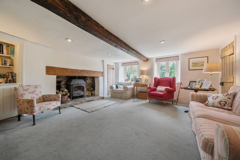 Property photo 2 of 50 Long Hse - Snug