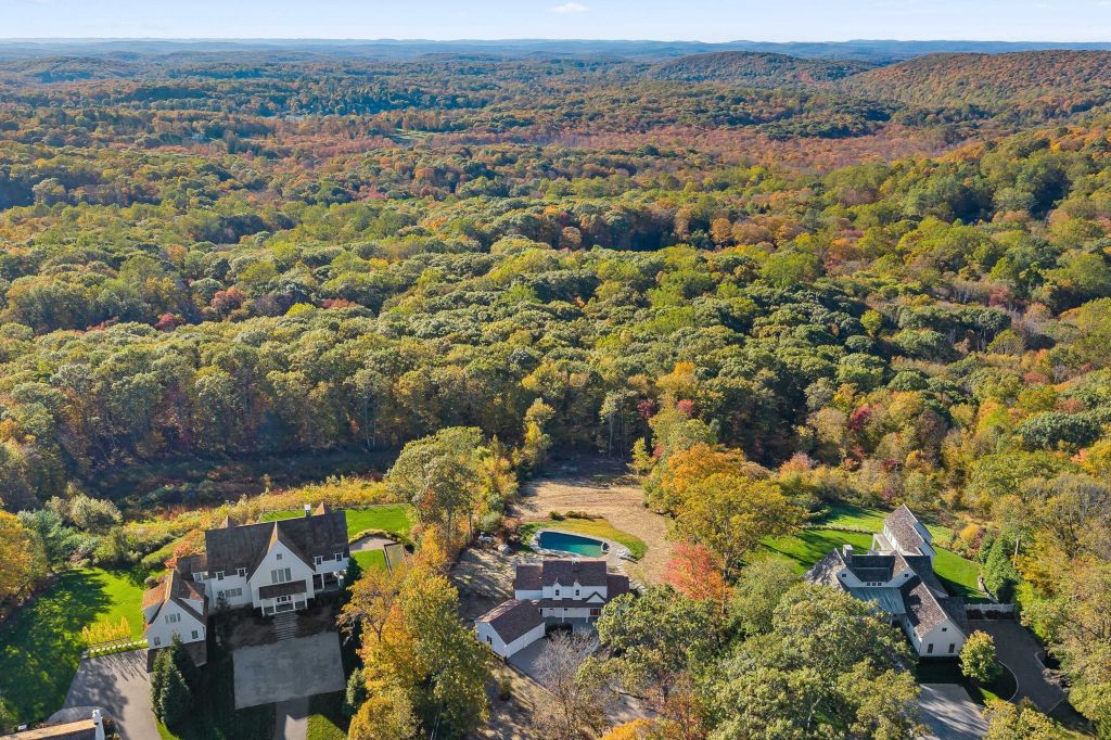 Property photo 1 of 31