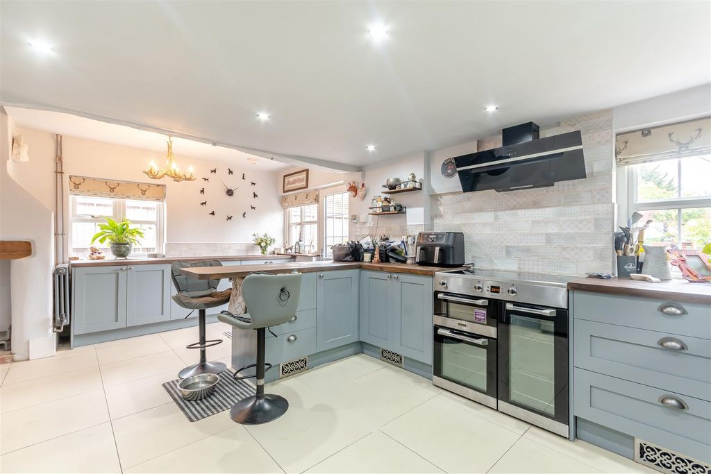 Property photo 3 of 44