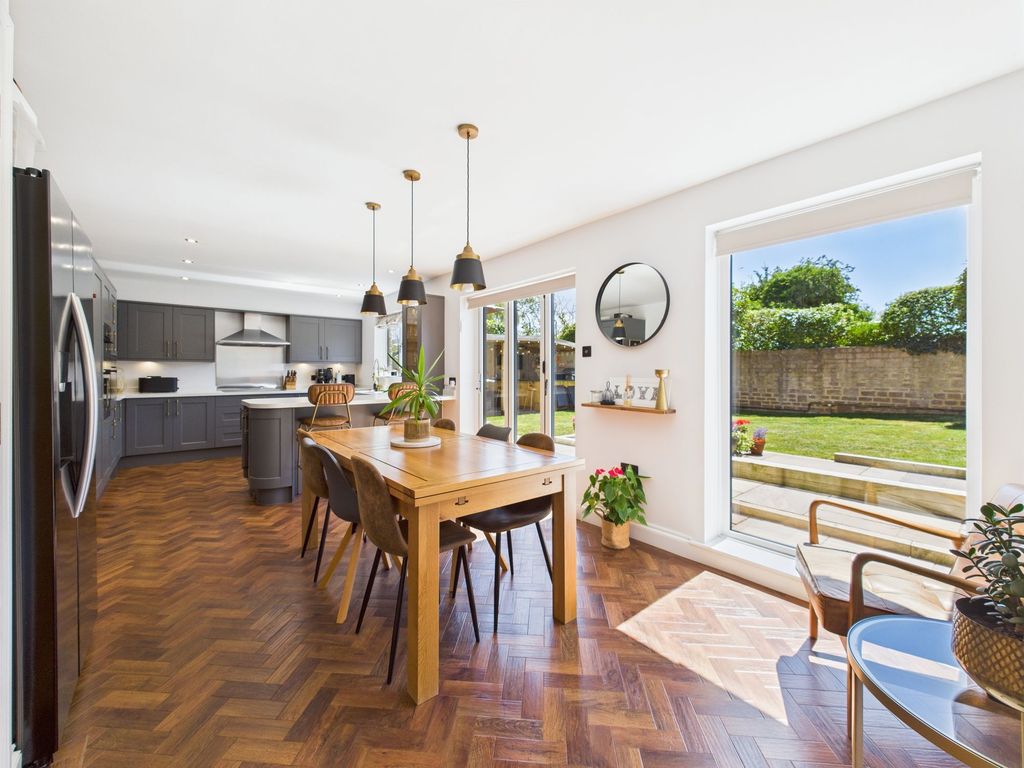 Property photo 3 of 34