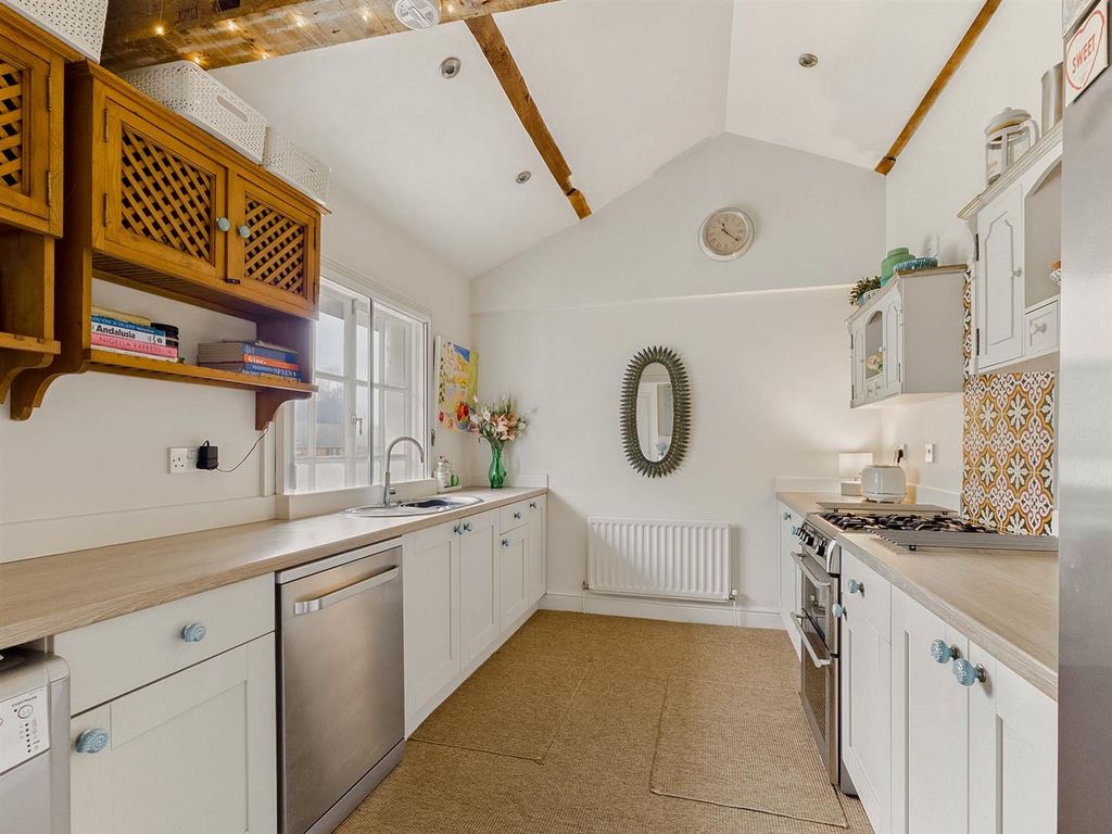 Property photo 3 of 17 Cam03972G0-Pr0275-Still002.Jpg