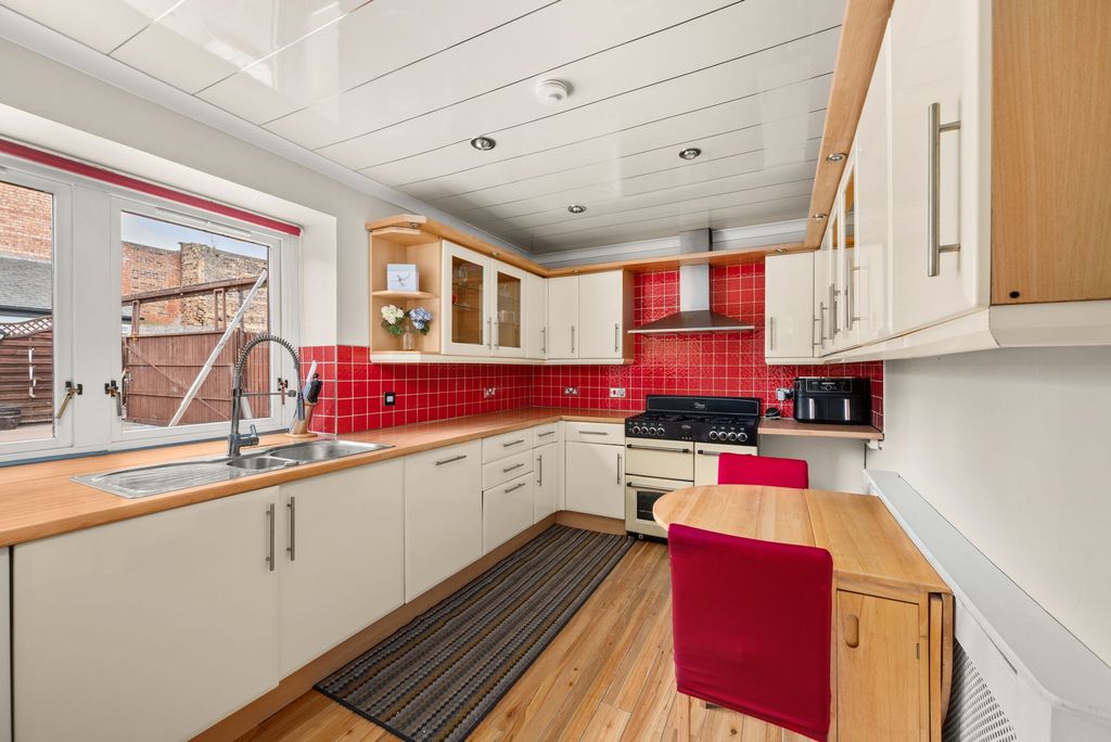 Property photo 3 of 21