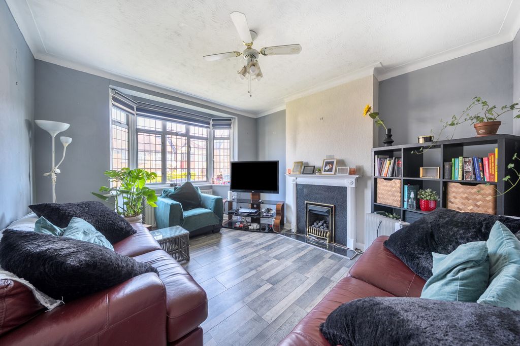 Property photo 2 of 13 1492306-8-6A4F68A...