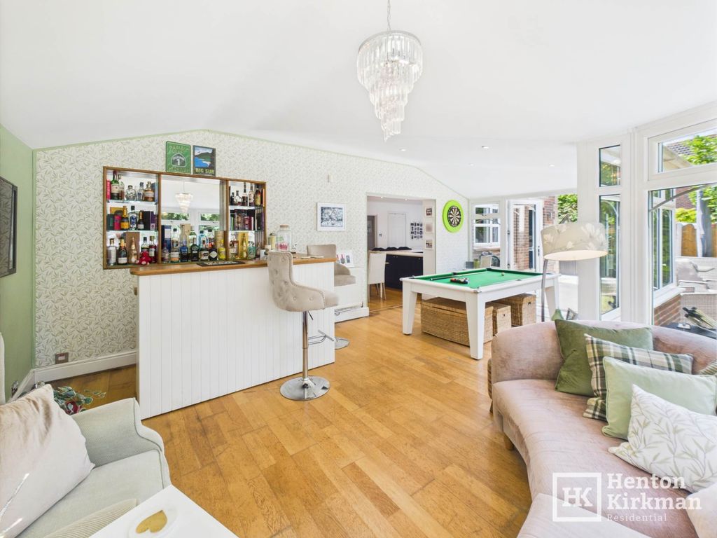 Property photo 3 of 28