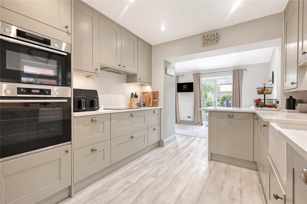 Property photo 3 of 17 Modern Kitchen