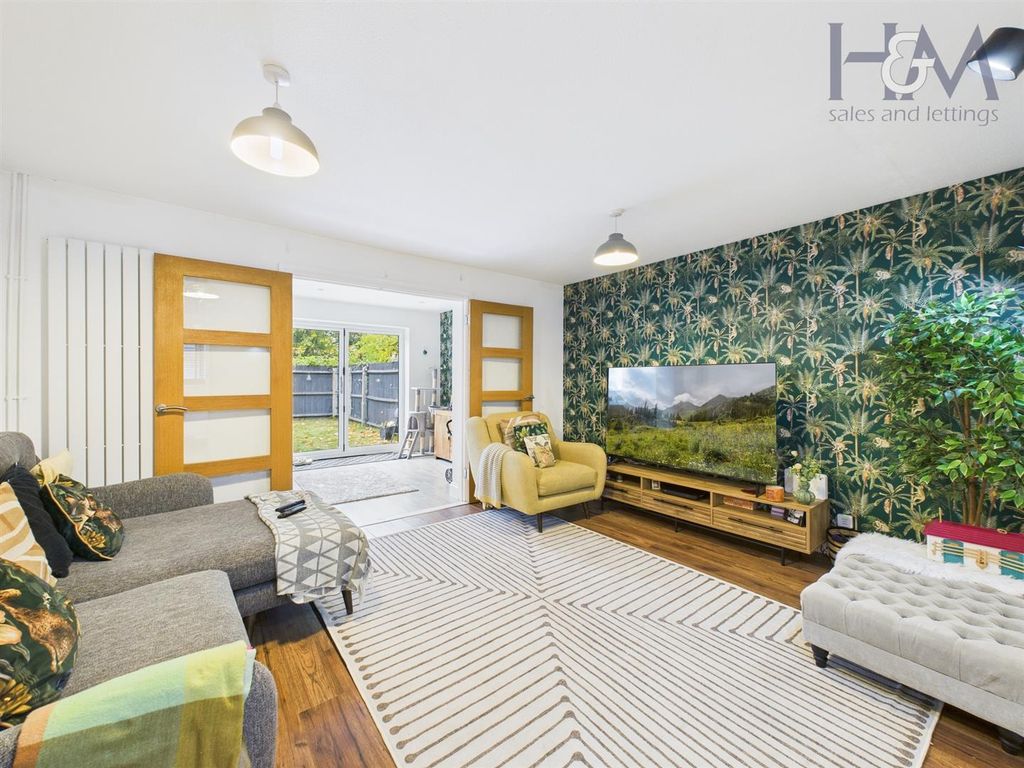 Property photo 3 of 12 Cam02804G0-Pr0386-Still006.Jpg