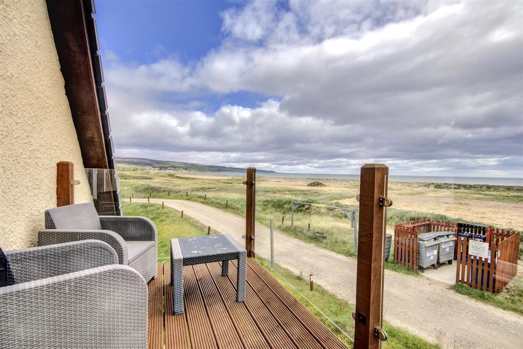 Property photo 3 of 18 Balcony