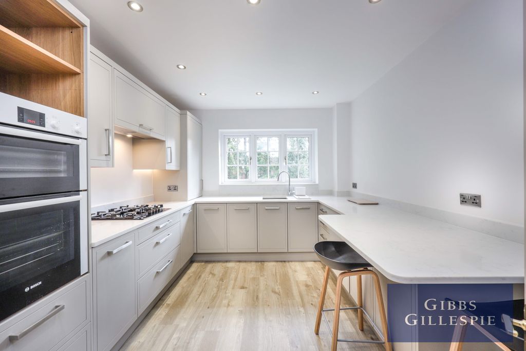 Property photo 3 of 10 3