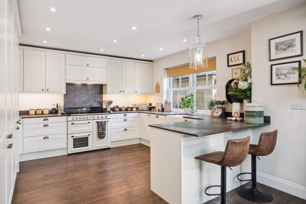 Property photo 3 of 28 Photo 5