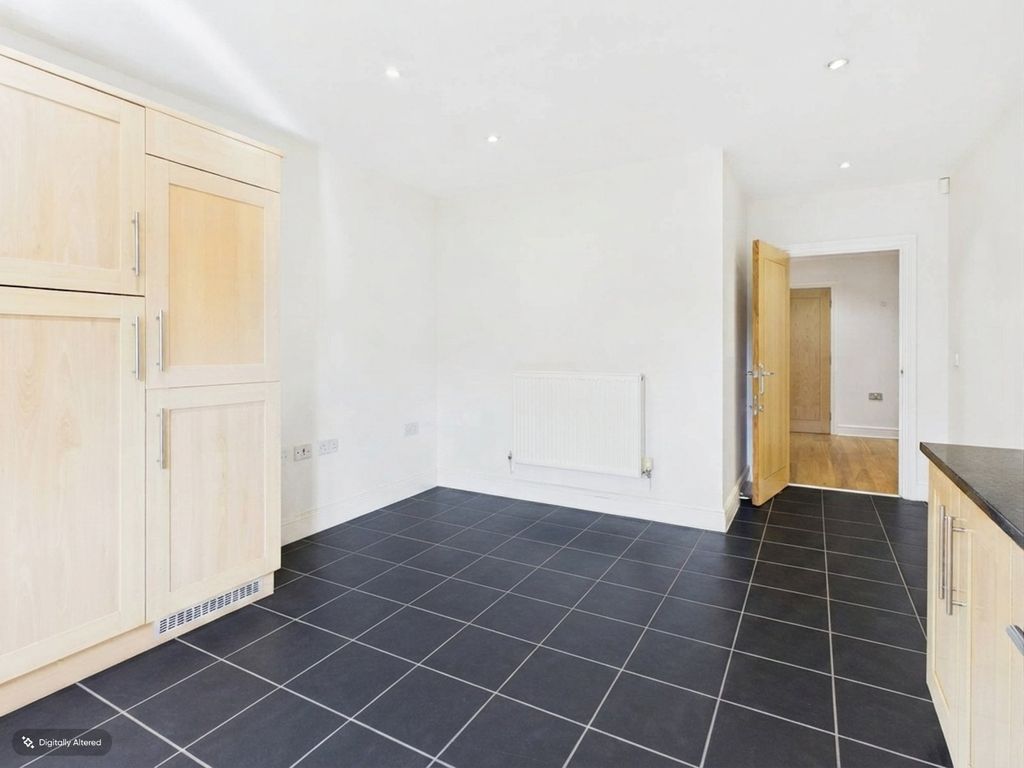 Property photo 2 of 21 Picture No. 12