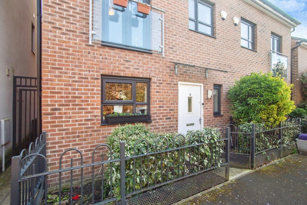 Property photo 1 of 18 External