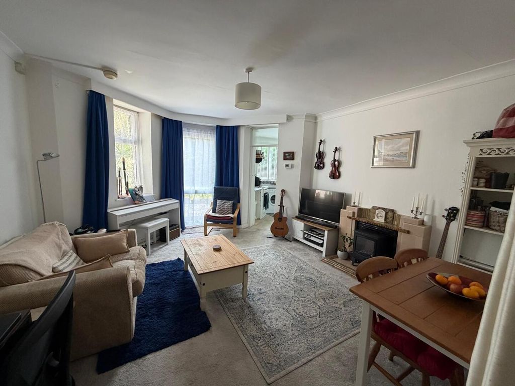 Property photo 1 of 6 Living Room