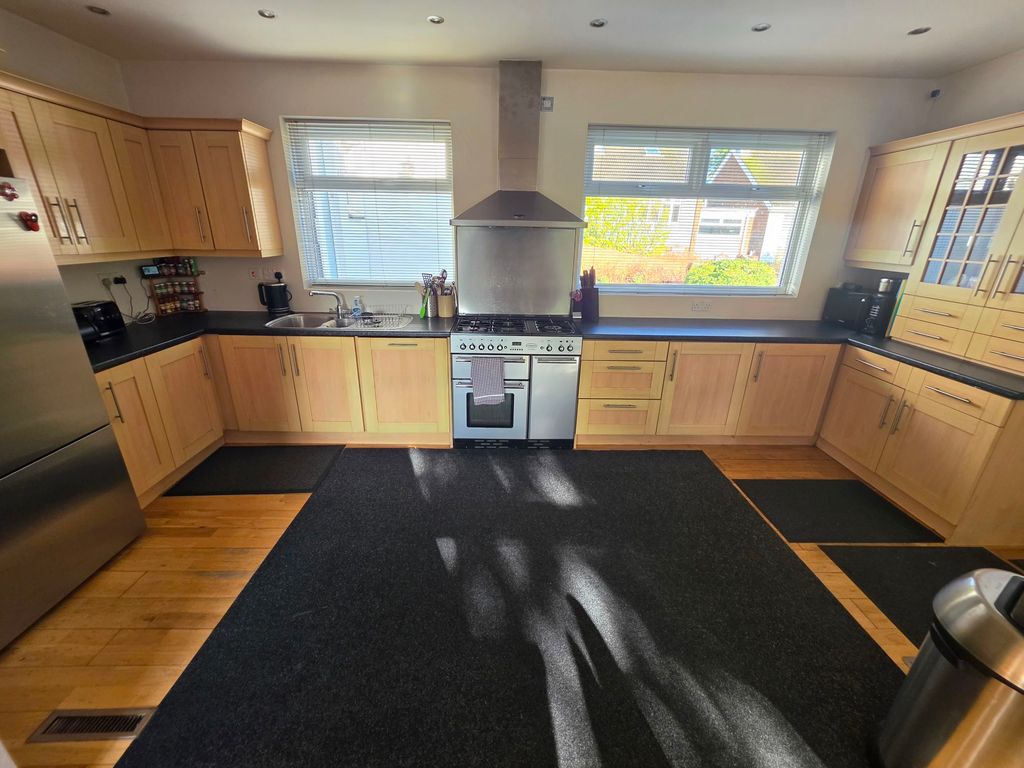 Property photo 3 of 35