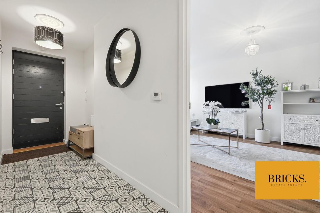 Property photo 2 of 20