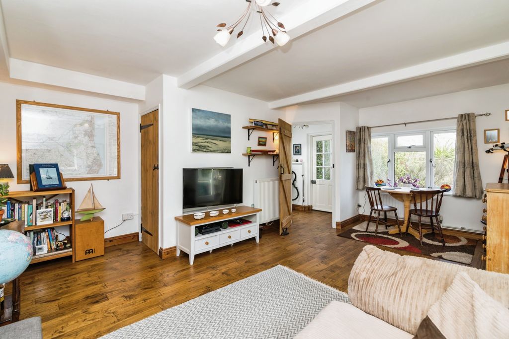 Property photo 2 of 17 Sitting Room