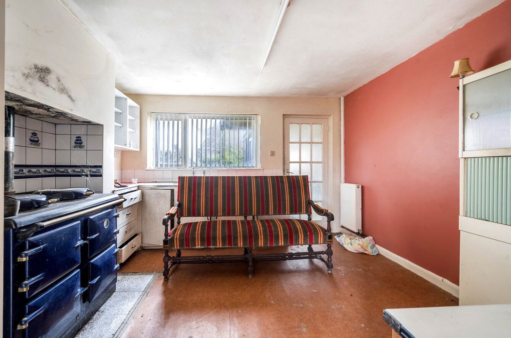 Property photo 3 of 12 3 - Internal