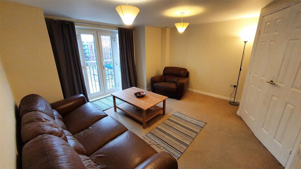 Property photo 2 of 27