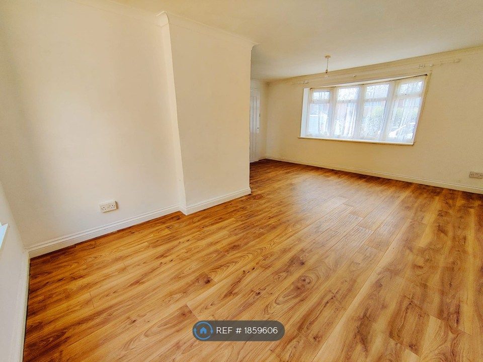 Property photo 3 of 11 Living Room