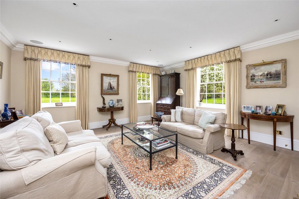 Property photo 2 of 41 Sitting Room