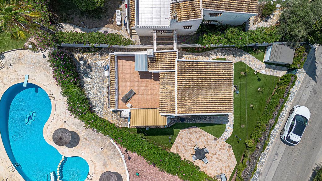 Property photo 3 of 44