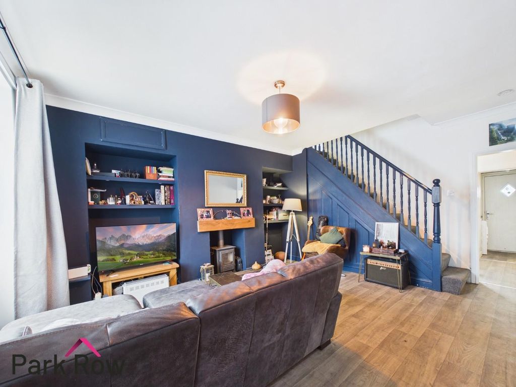 Property photo 3 of 14 Lounge