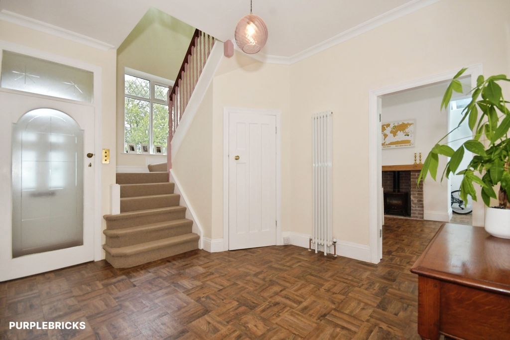 Property photo 3 of 41 Entrance Hallway