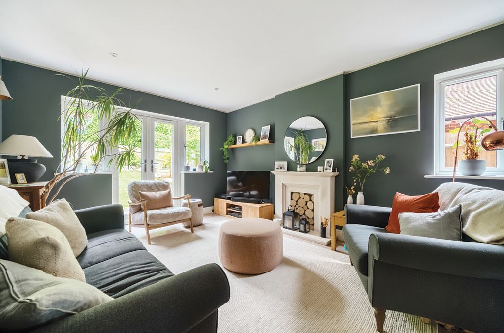 Property photo 2 of 24 1334950-10-6894Aa...