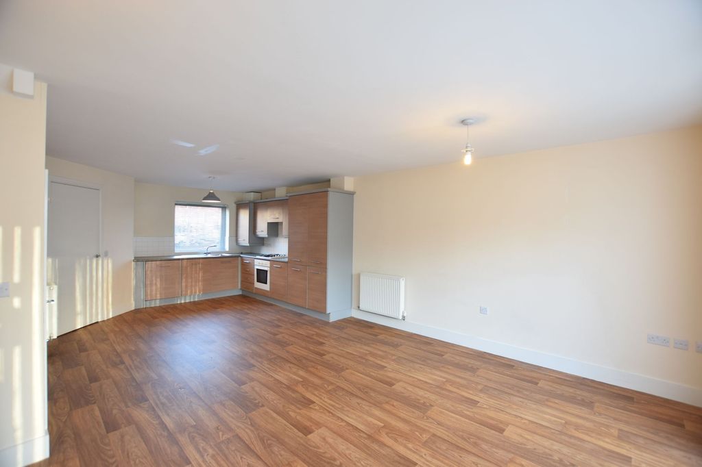 Property photo 3 of 12 Living Room/Kitchen