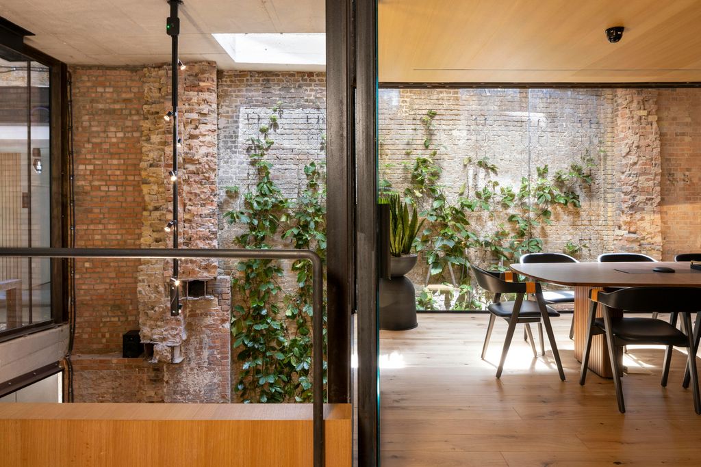 Property photo 1 of 24 Mezzanine Meeting Room